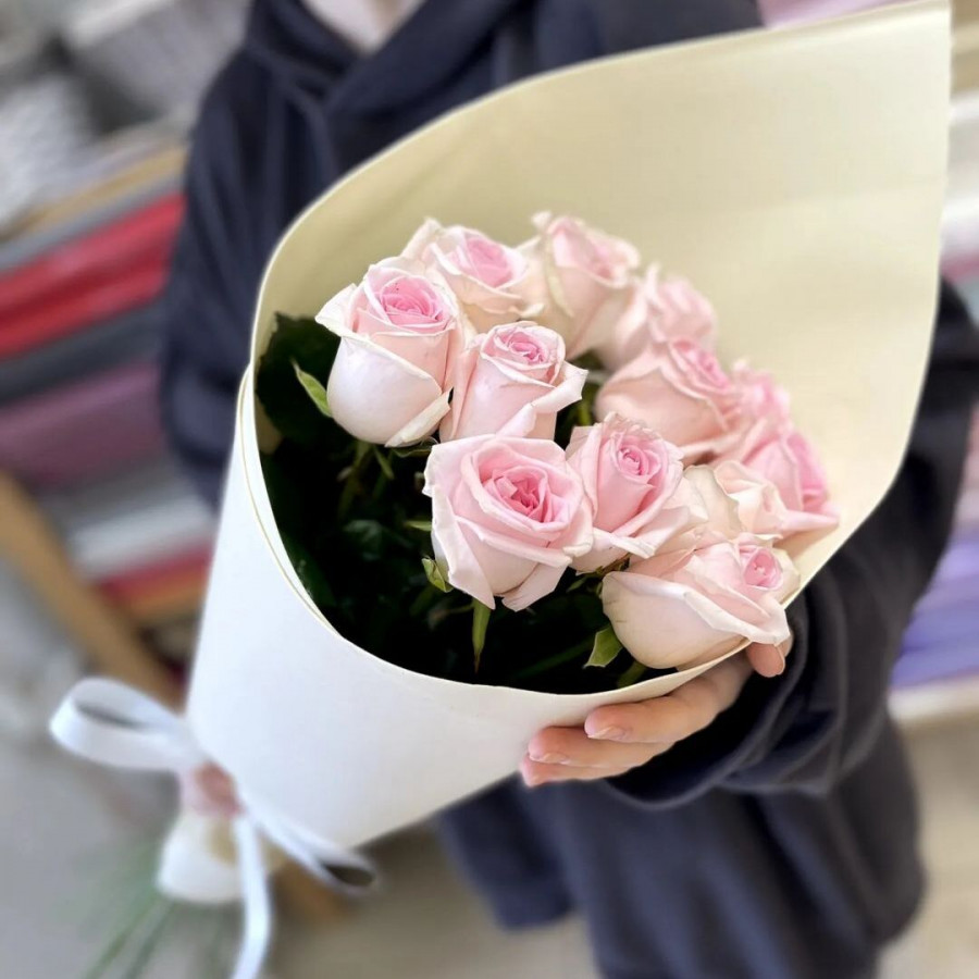 Букет из 13 розовых роз «Бархатные грани»